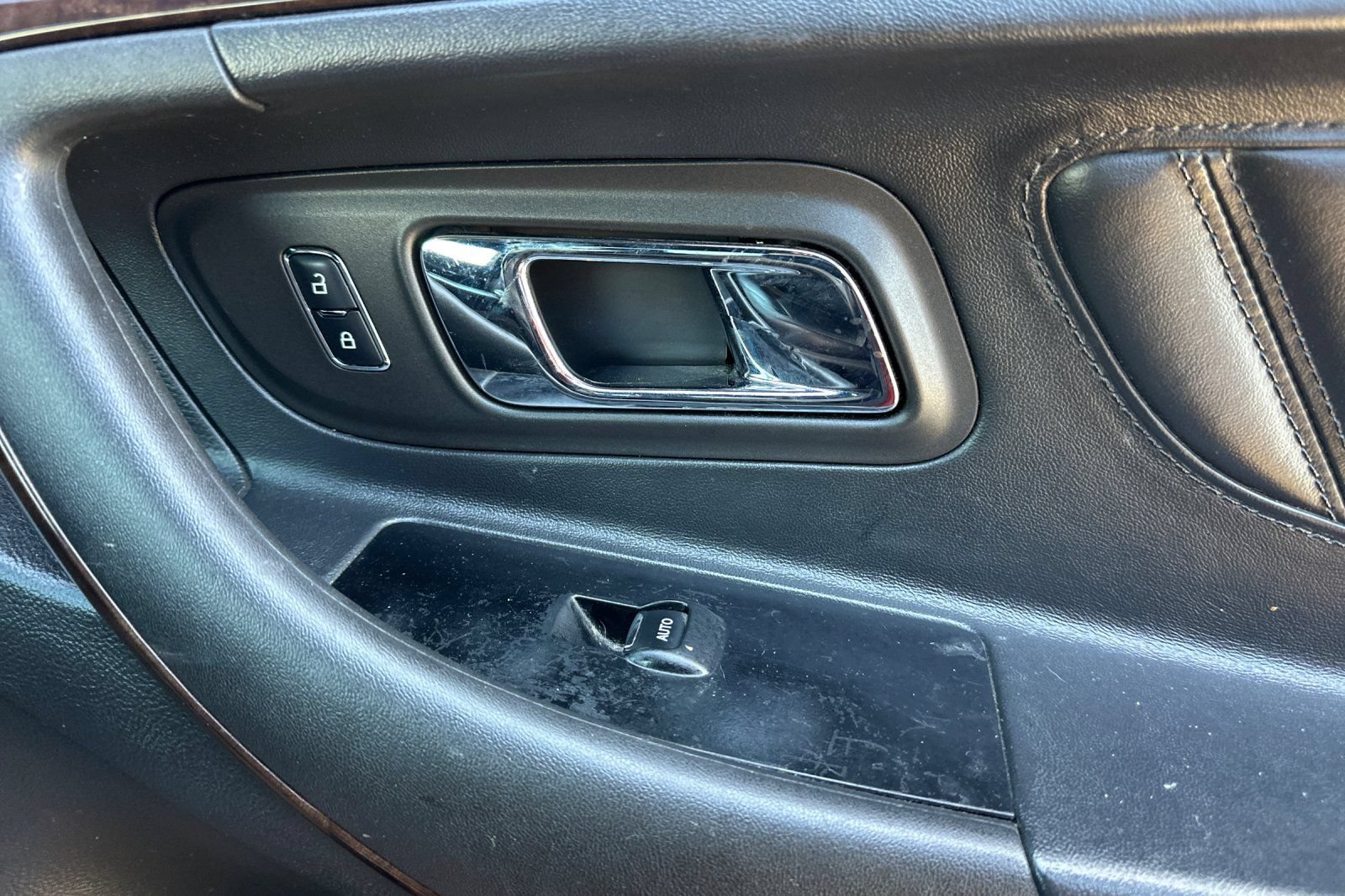 Used 2014 Ford Taurus Limited FWD image 18