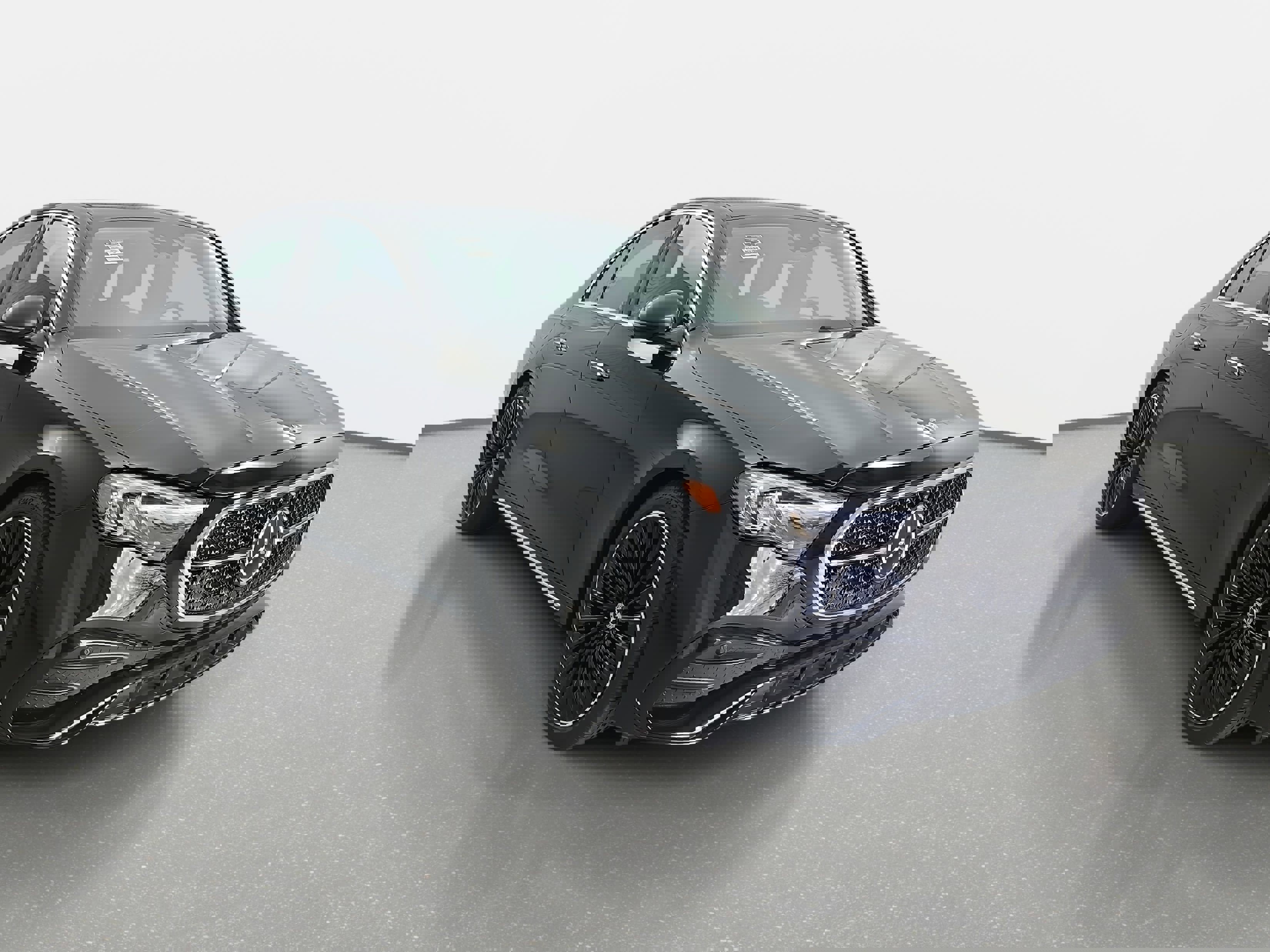 Used 2025 Mercedes-Benz E 350 4MATIC Sedan image 3