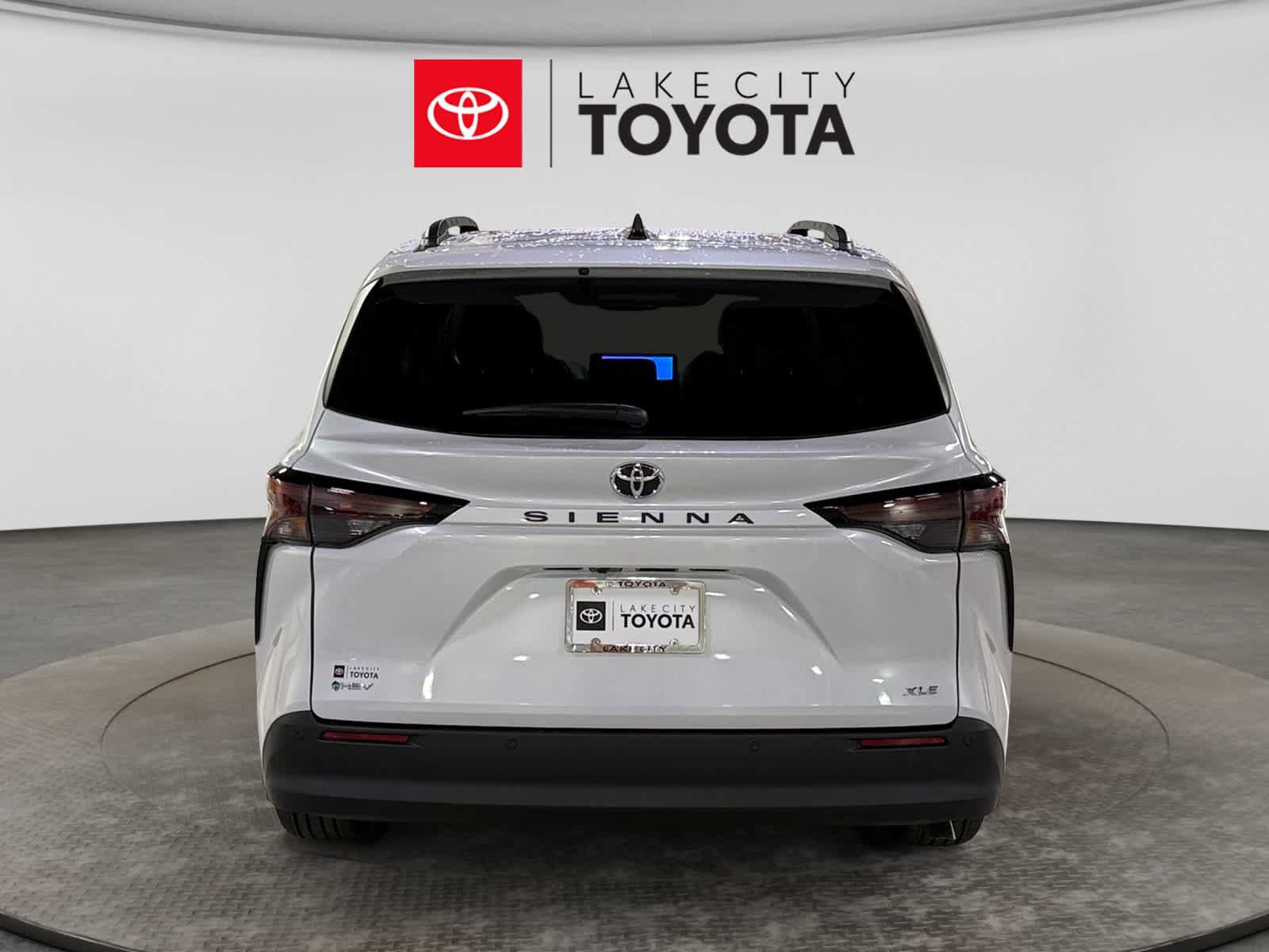 New 2026 Toyota Sienna XLE FWD image 5