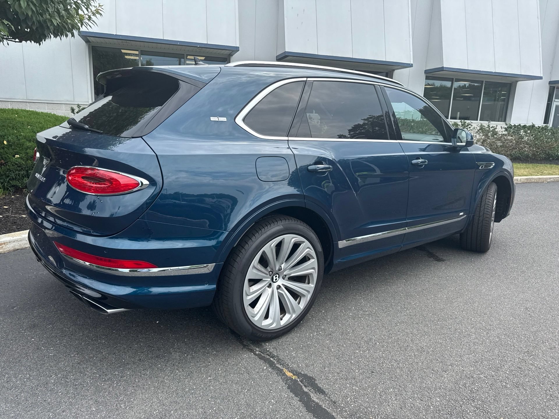 Certified 2021 Bentley Bentayga AWD/4WD image 2