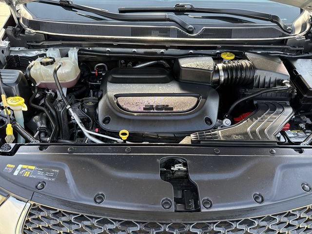 Used 2023 Chrysler Pacifica Touring-L FWD image 19
