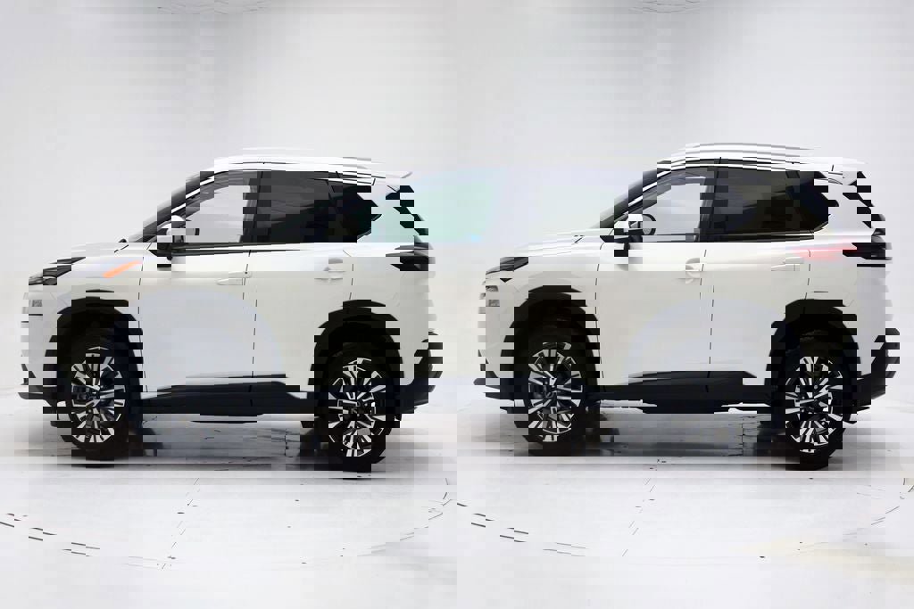 Used 2023 Nissan Rogue SV w/ SV Premium B Package image 5