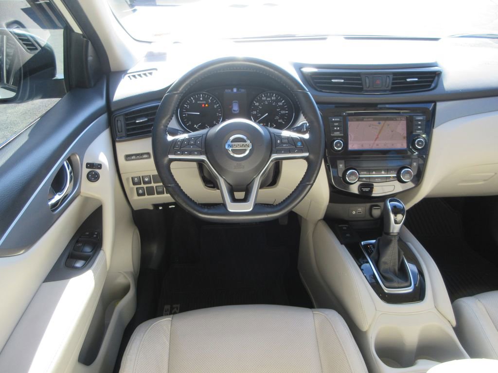 Used 2020 Nissan Rogue Sport SL image 16