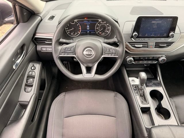 Used 2024 Nissan Altima 2.5 SV FWD image 14