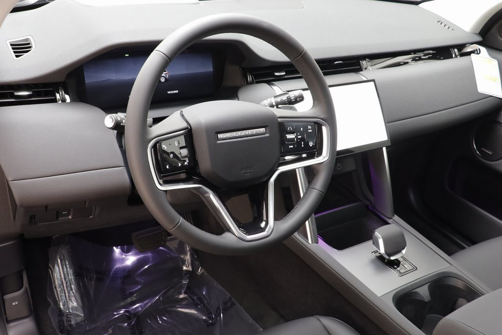 New 2025 Land Rover Discovery Sport S image 7