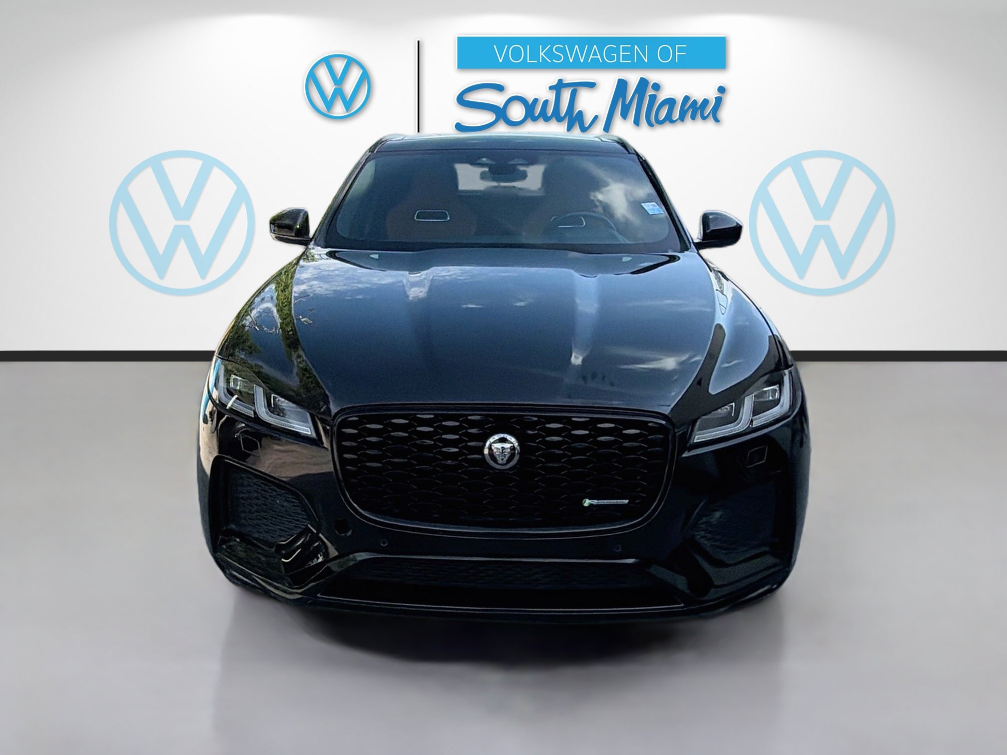 Used 2023 Jaguar F-PACE R-Dynamic S AWD/4WD image 2