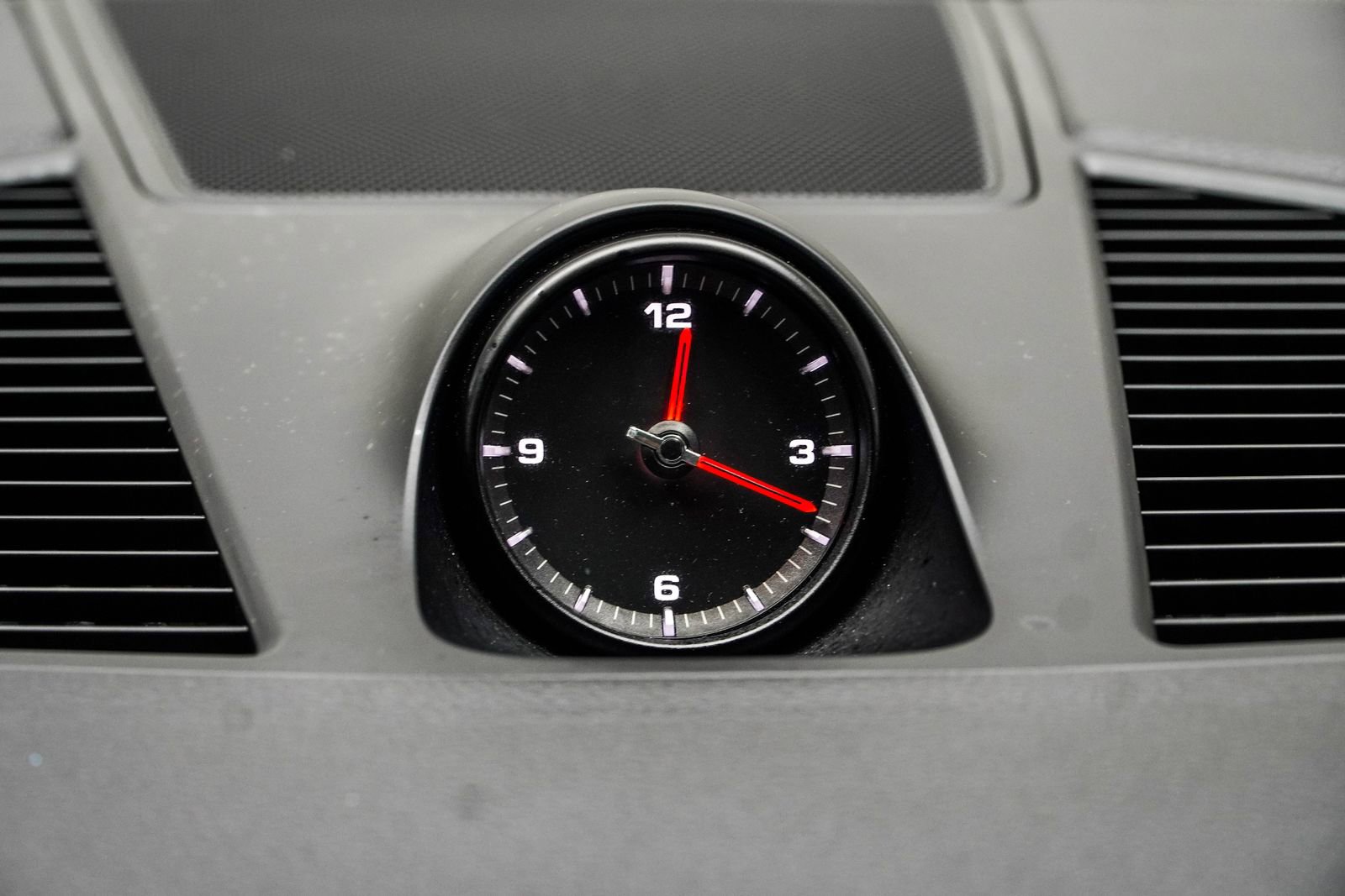 Used 2023 Porsche Cayenne Platinum Edition image 31