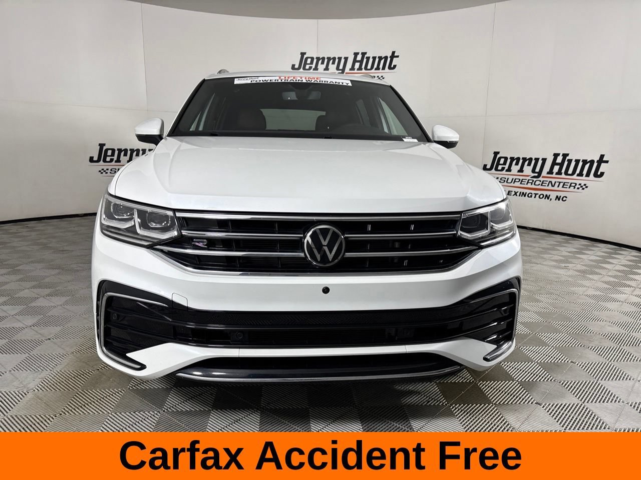 Used 2024 Volkswagen Tiguan SEL R-Line AWD/4WD image 3