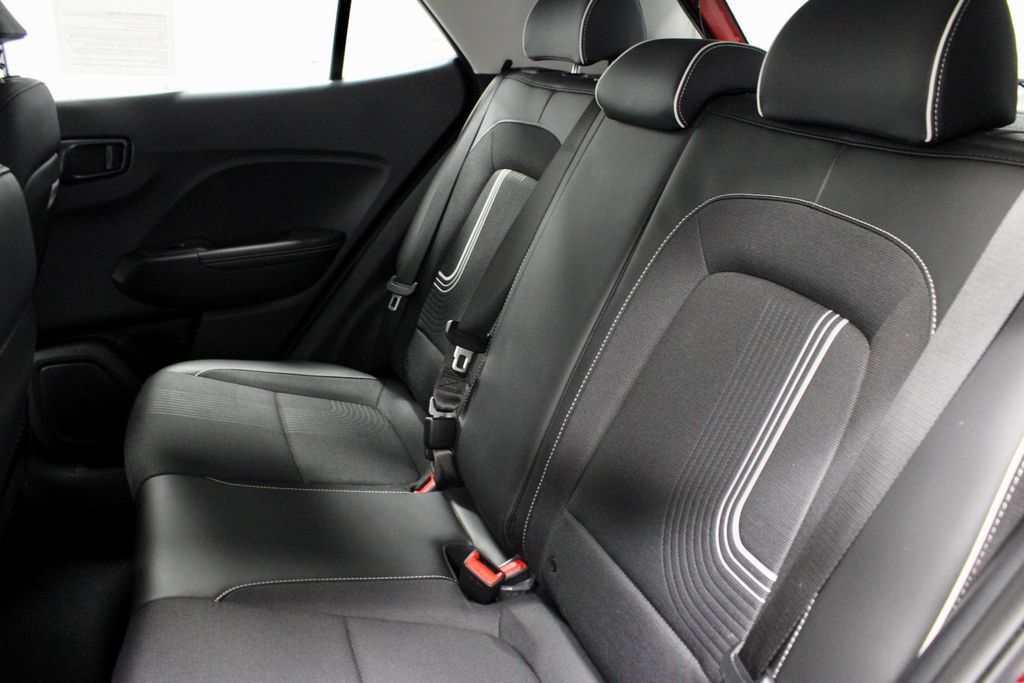 Certified 2025 Hyundai Venue Limited FWD image 23