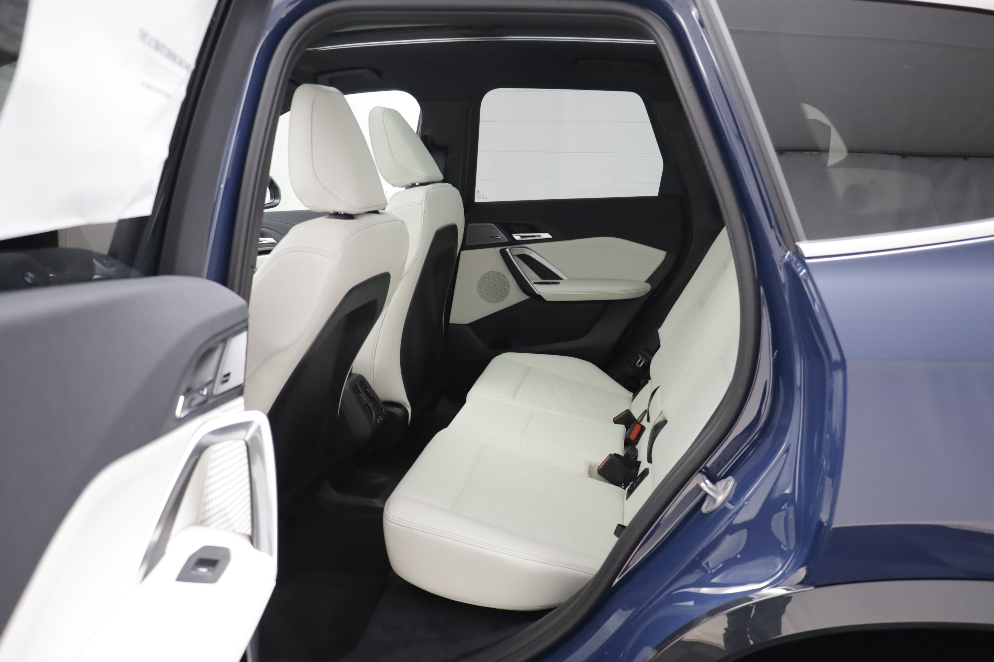 New 2027 BMW X1 xDrive28i AWD/4WD image 14