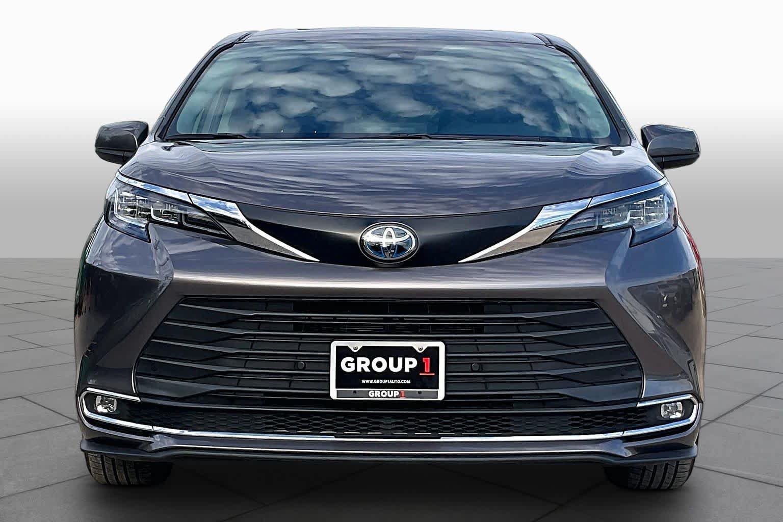 Used 2022 Toyota Sienna XLE FWD image 4