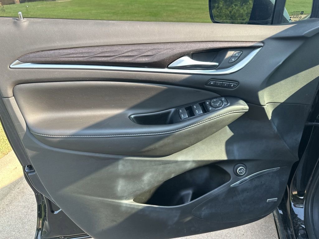 Used 2022 Buick Enclave Avenir w/ Avenir Technology Package image 14