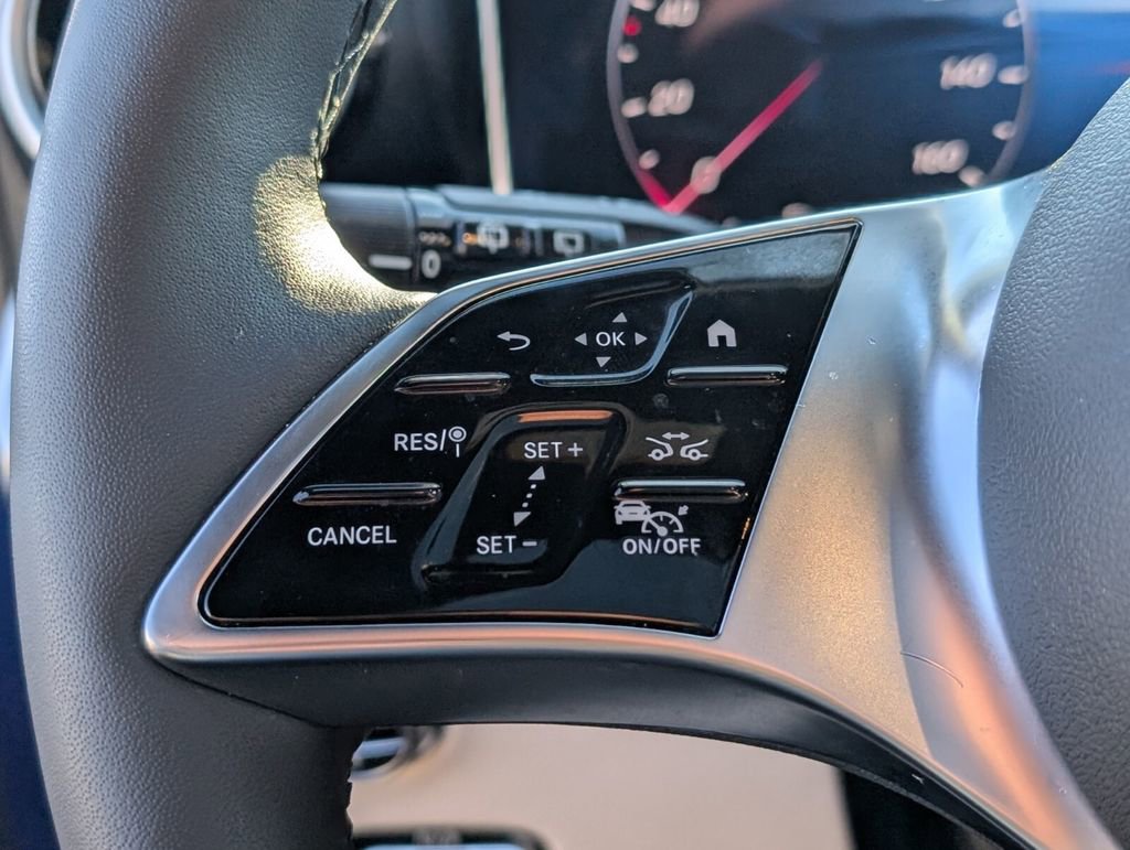 Used 2025 Mercedes-Benz GLC 300 image 28