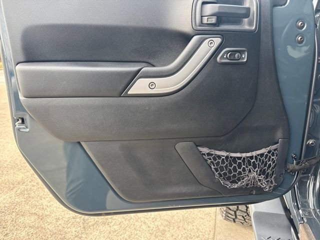 Used 2016 Jeep Wrangler Unlimited Sahara w/ Connectivity Group image 9