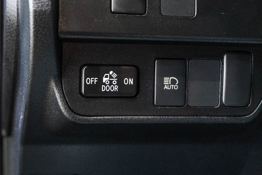 Used 2020 Toyota Tacoma SR5 w/ Technology Package AWD/4WD image 22