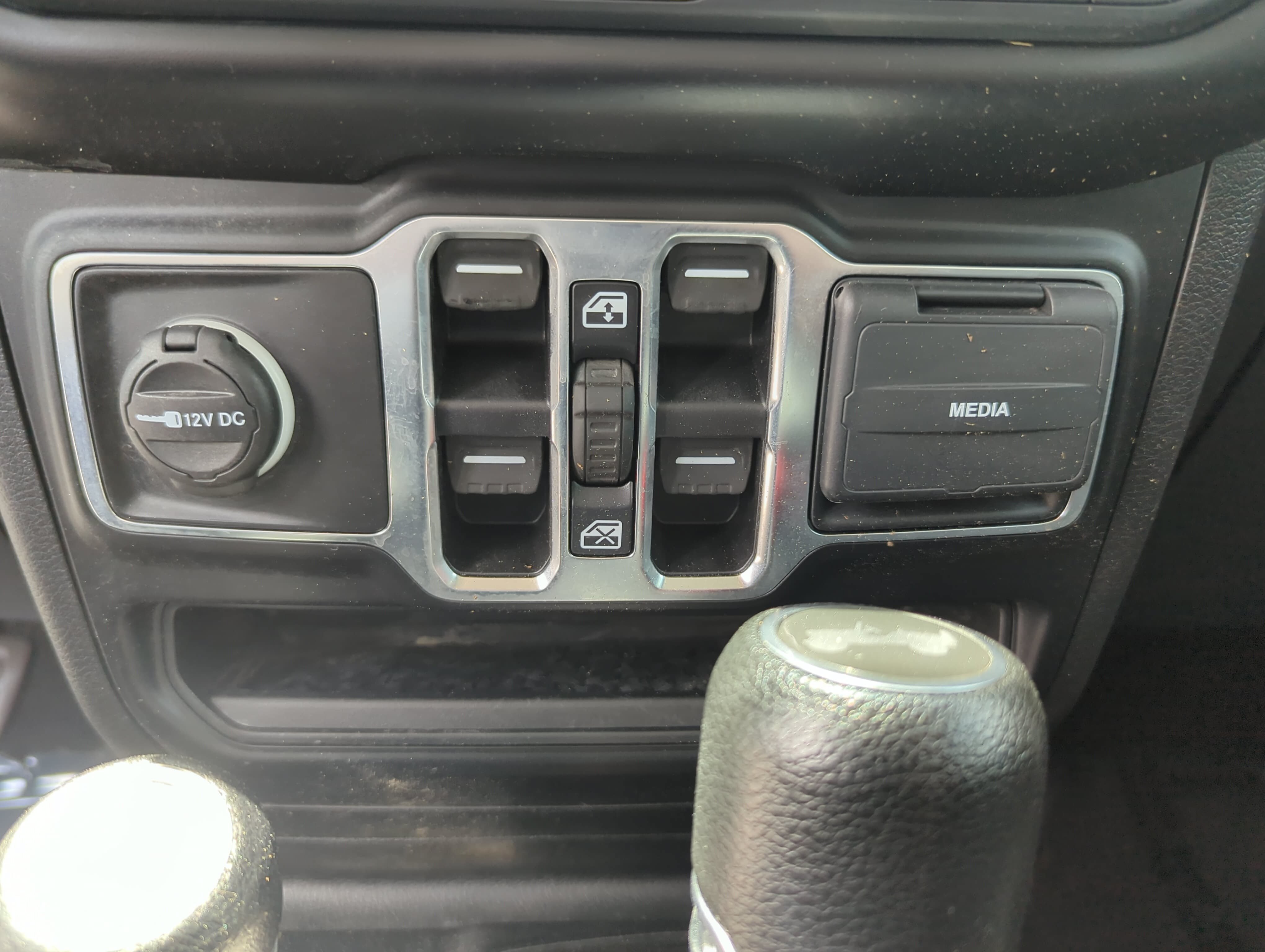 Used 2021 Jeep Wrangler Unlimited Sahara AWD/4WD image 26
