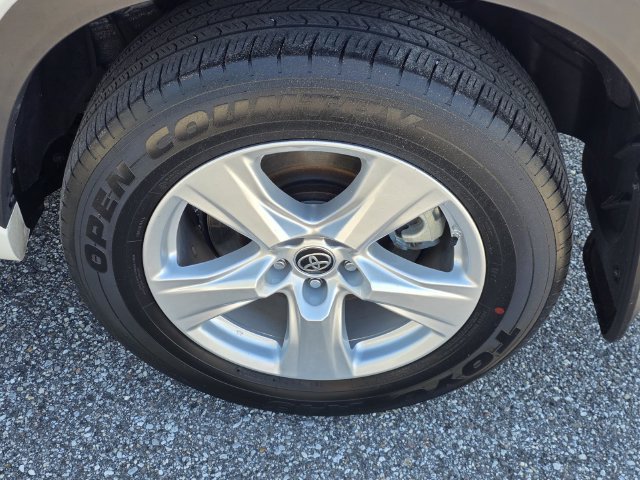 Used 2023 Toyota Highlander LE AWD/4WD image 41