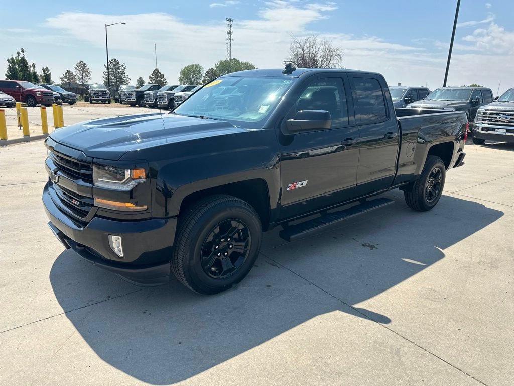 Certified 2017 Chevrolet Silverado 1500 LT w/ Midnight Edition AWD/4WD image 27