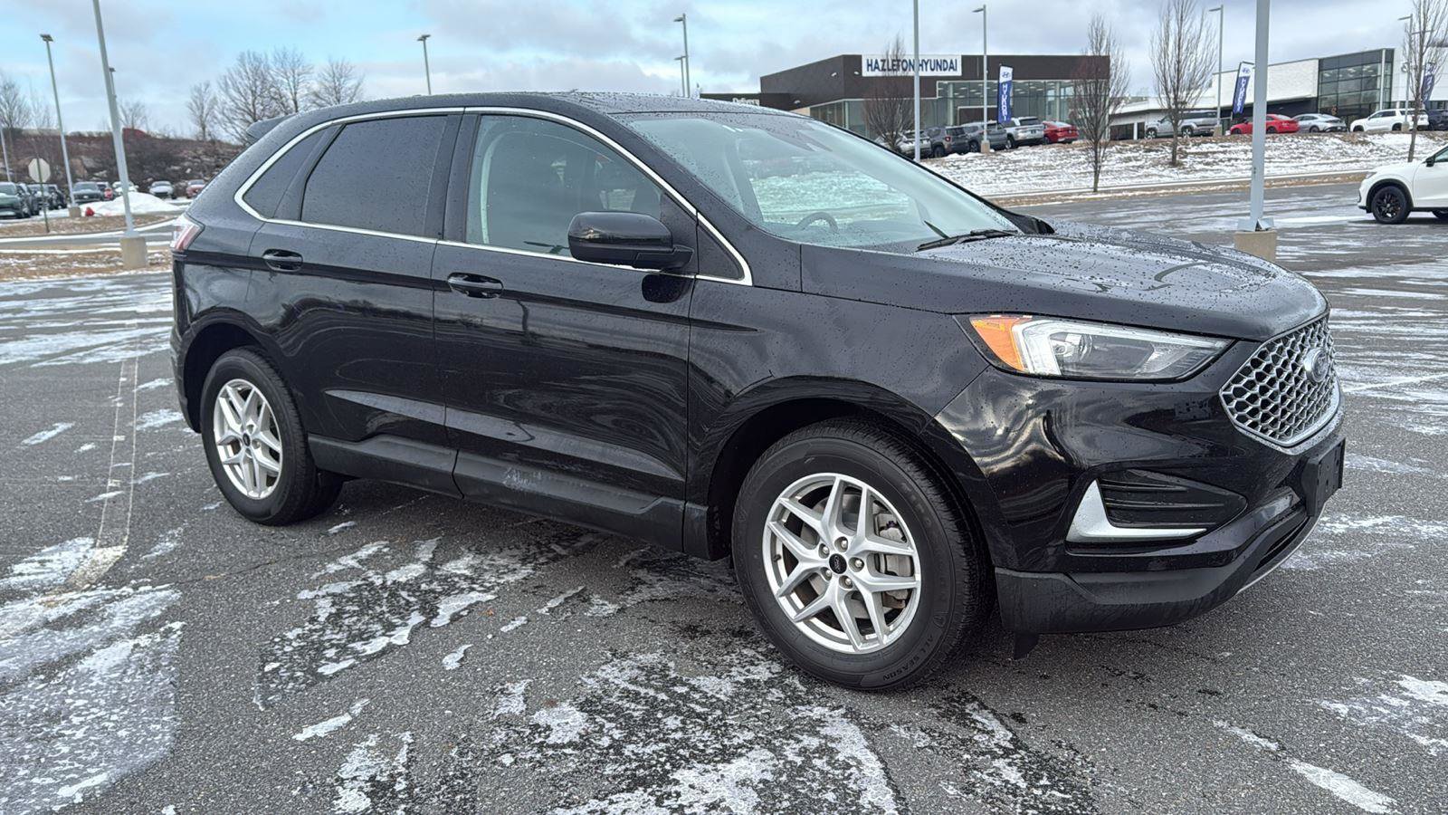 Used 2023 Ford Edge SEL image 2
