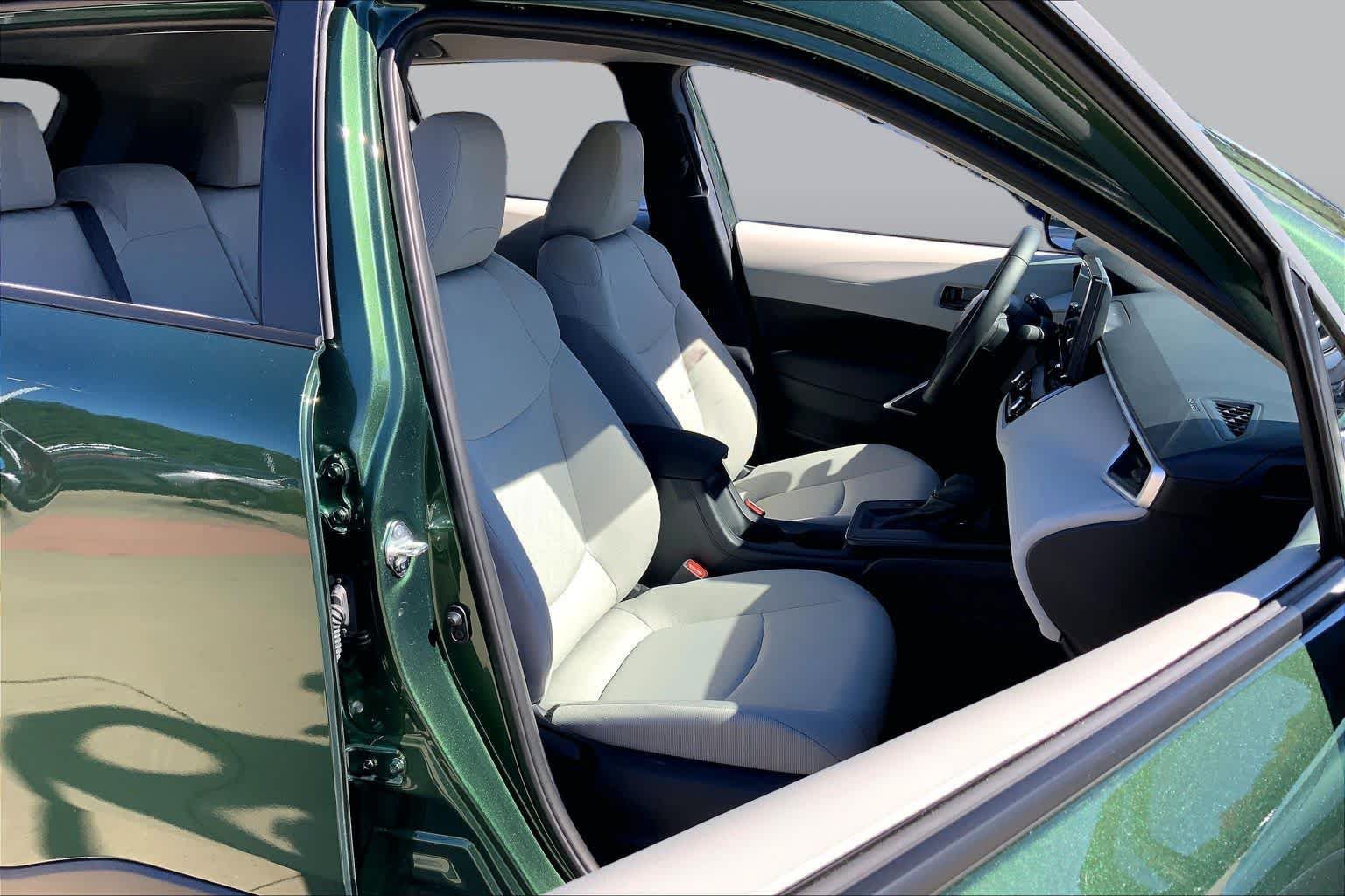 Used 2026 Toyota Corolla Cross LE FWD image 9