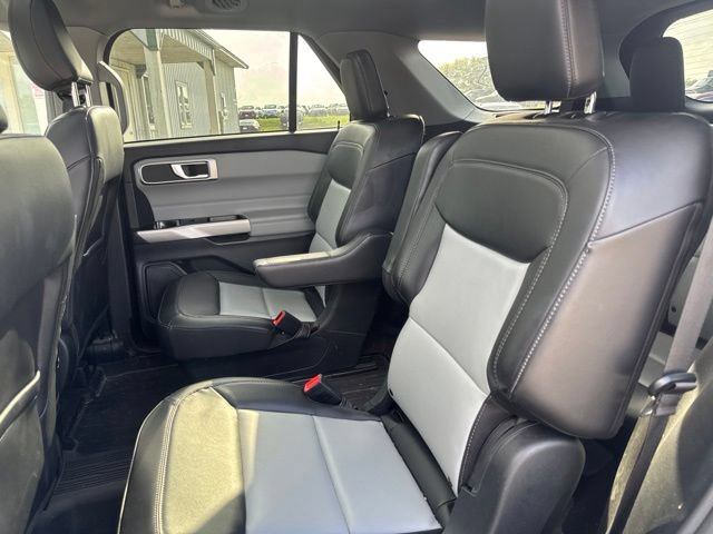Used 2023 Ford Explorer XLT w/ Equipment Group 202A AWD/4WD image 19