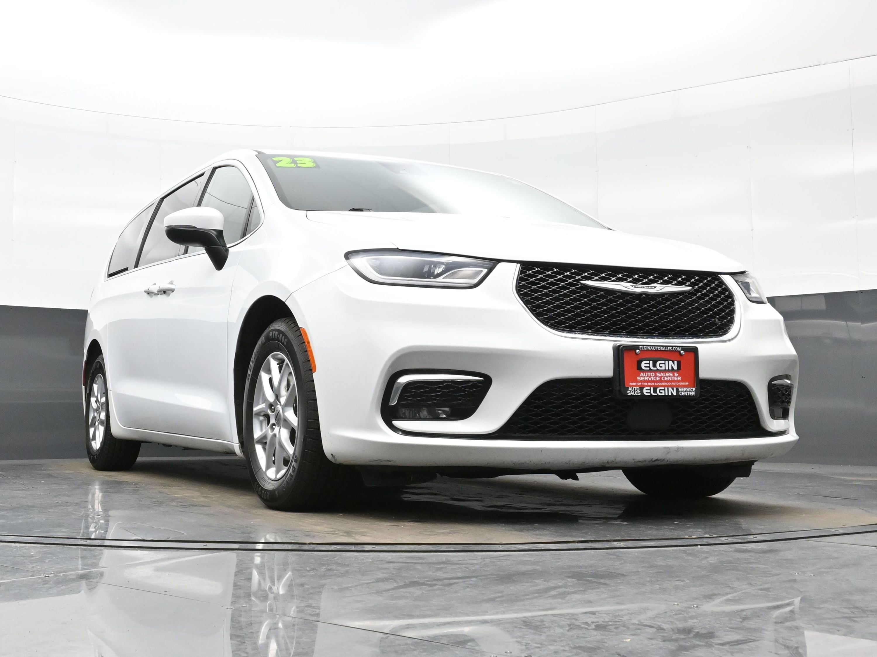 Used 2023 Chrysler Pacifica Touring-L image 32