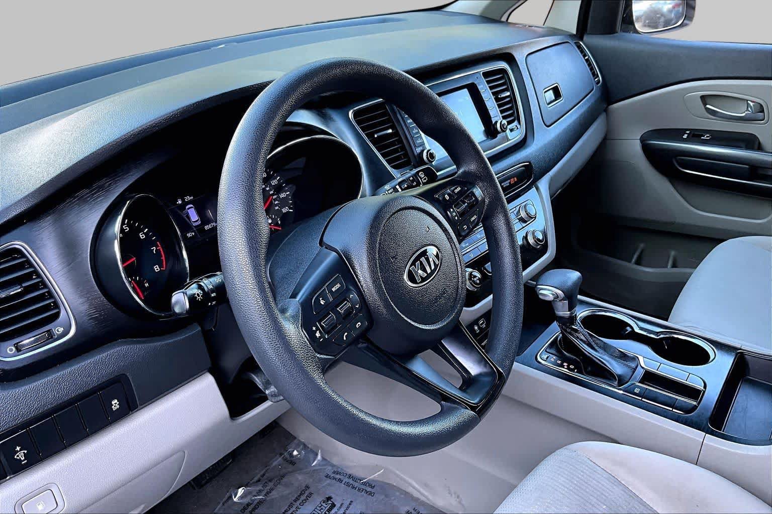 Used 2019 Kia Sedona LX FWD image 17