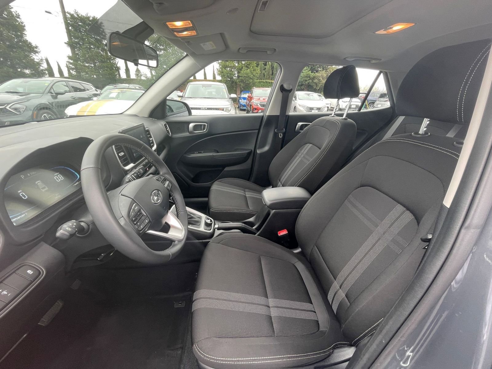 Used 2025 Hyundai Venue SEL image 22