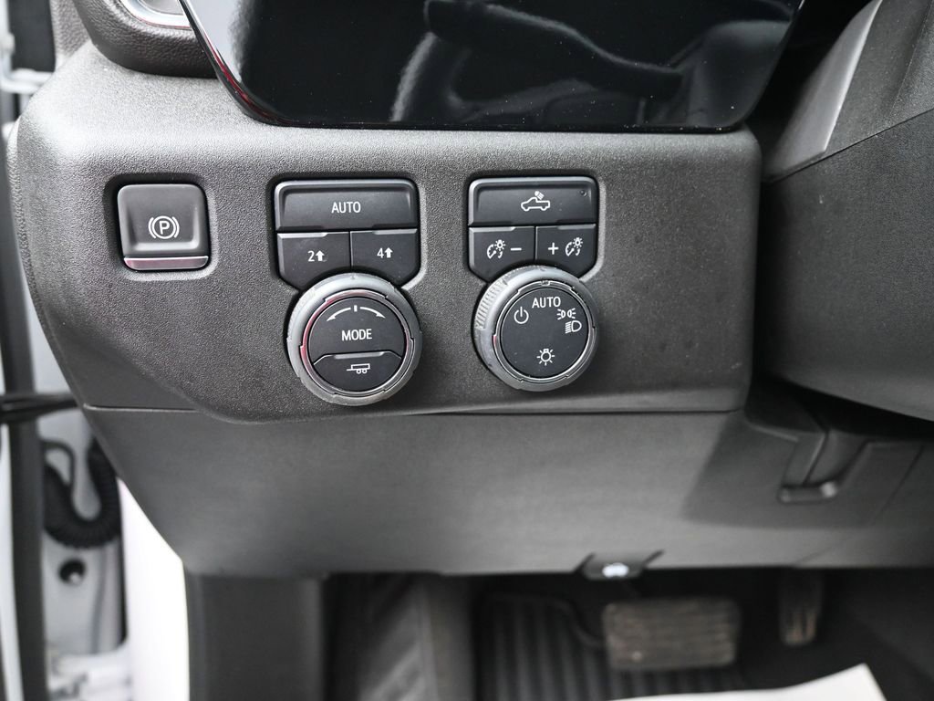 Used 2025 Chevrolet Silverado 1500 LT image 12
