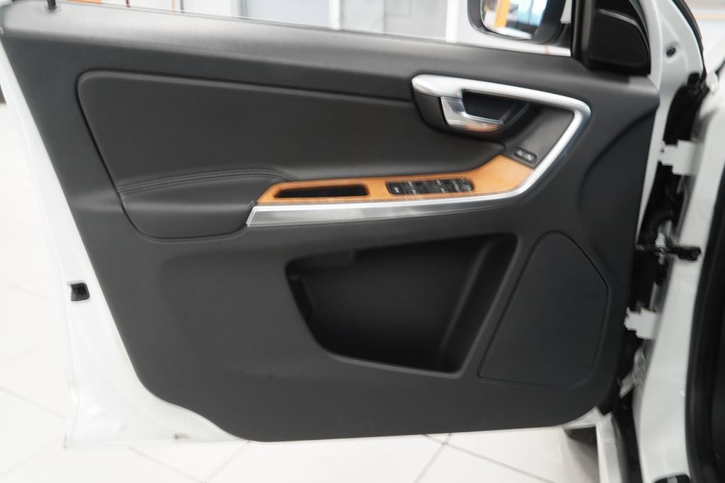 Used 2017 Volvo XC60 T5 Inscription w/ Preferred Option Package image 19
