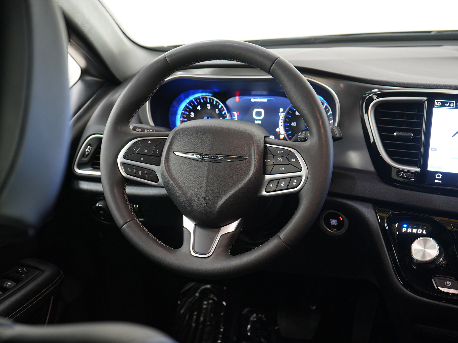 Used 2025 Chrysler Pacifica Select FWD image 17