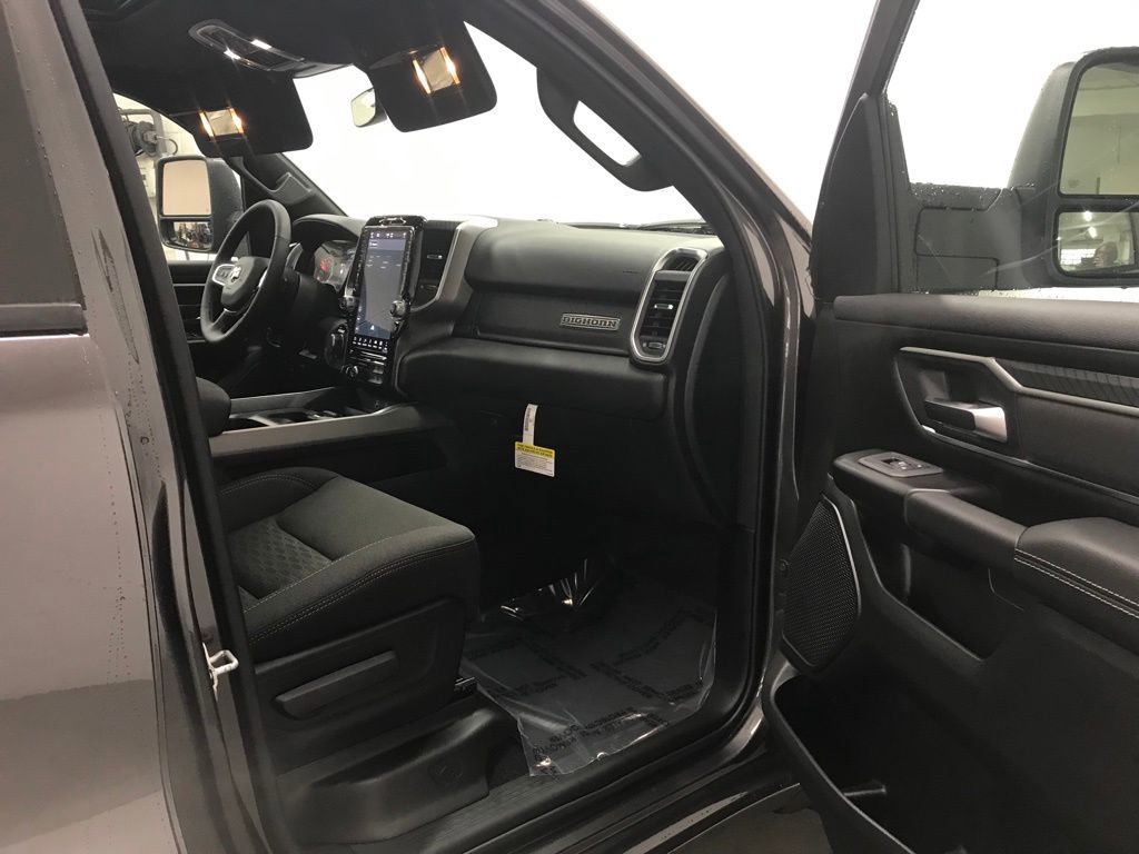 New 2026 RAM 1500 4x4 Crew Cab image 48