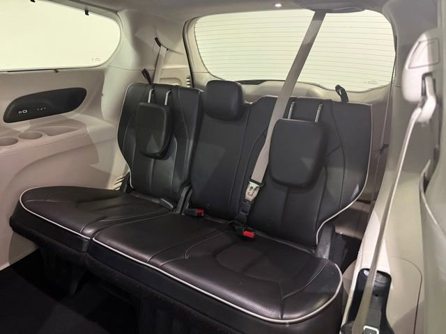 Used 2021 Chrysler Pacifica Limited image 18