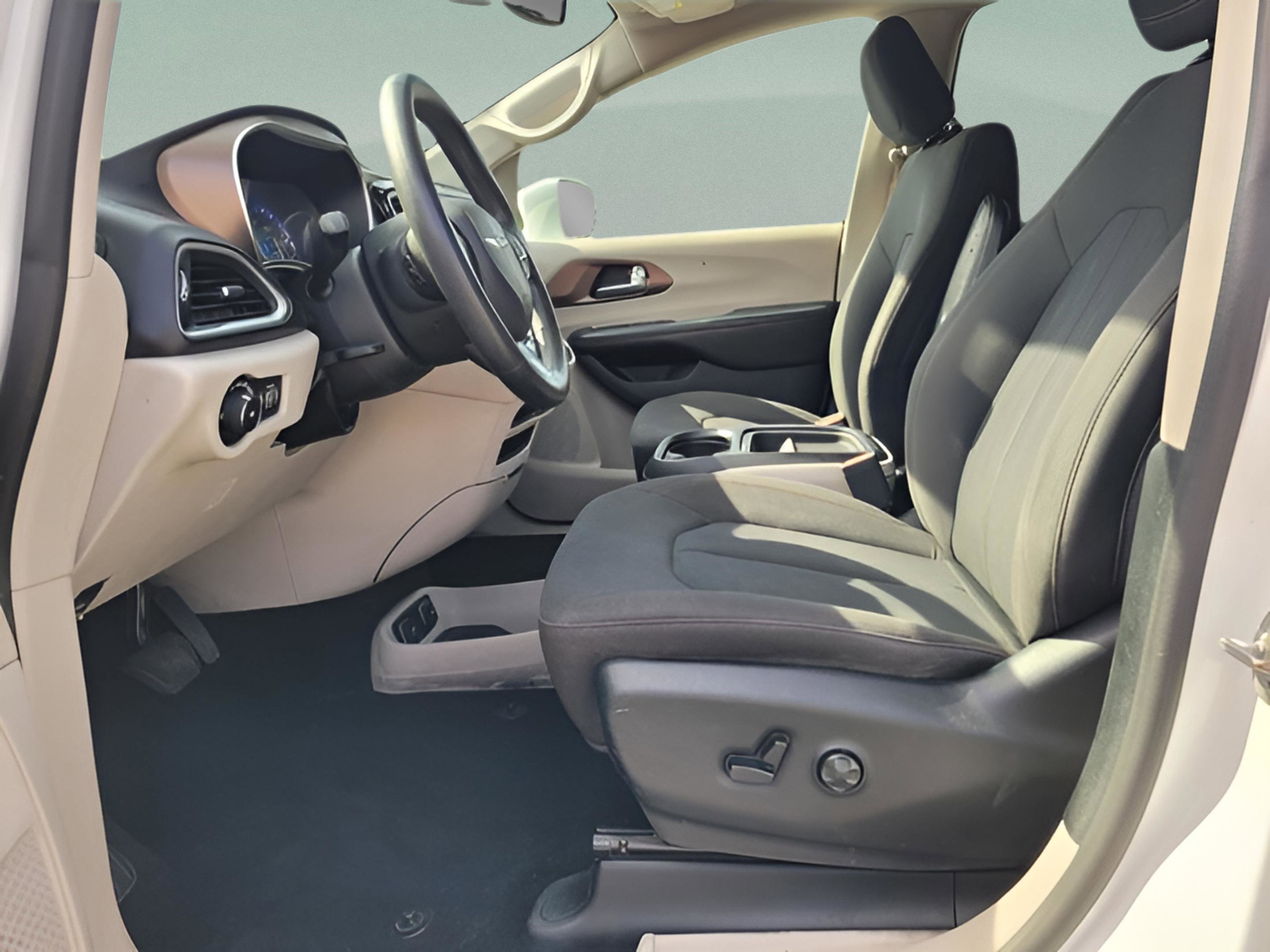 Used 2019 Chrysler Pacifica Touring Plus image 15