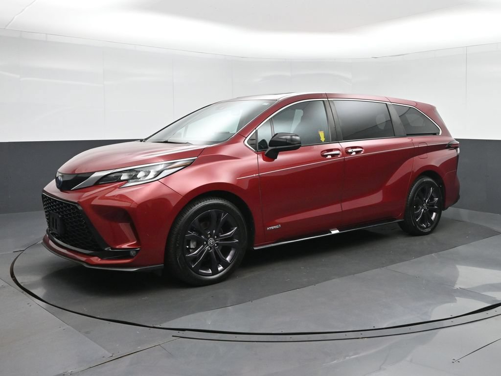 Used 2021 Toyota Sienna XSE FWD image 3