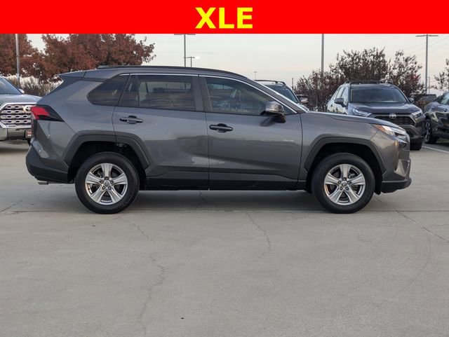 Used 2022 Toyota RAV4 XLE w/ Convenience Package image 4