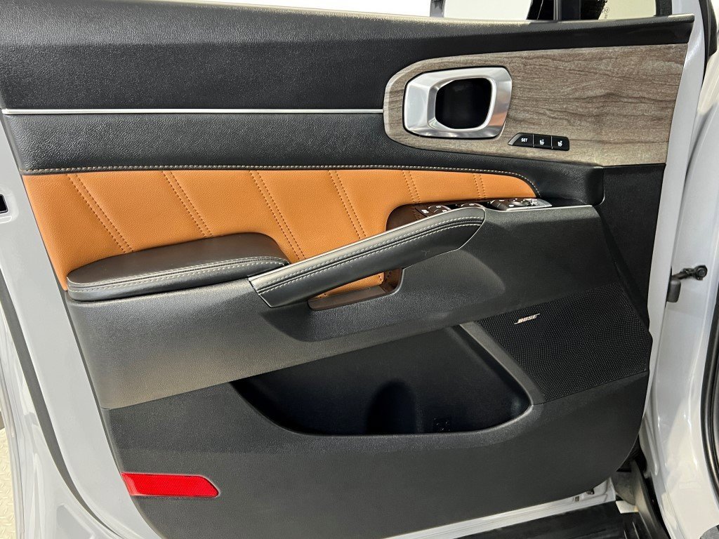 Used 2022 Kia Sorento SX Prestige w/ Rust Color Package image 30