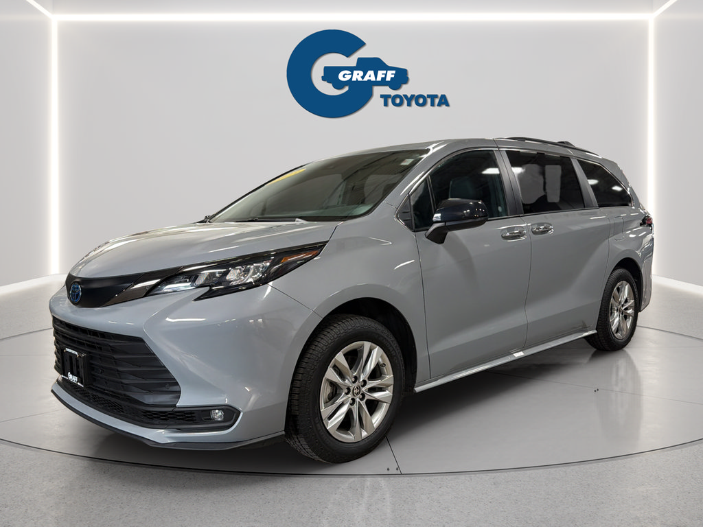 Used 2023 Toyota Sienna XLE Woodland Edition AWD/4WD image 2