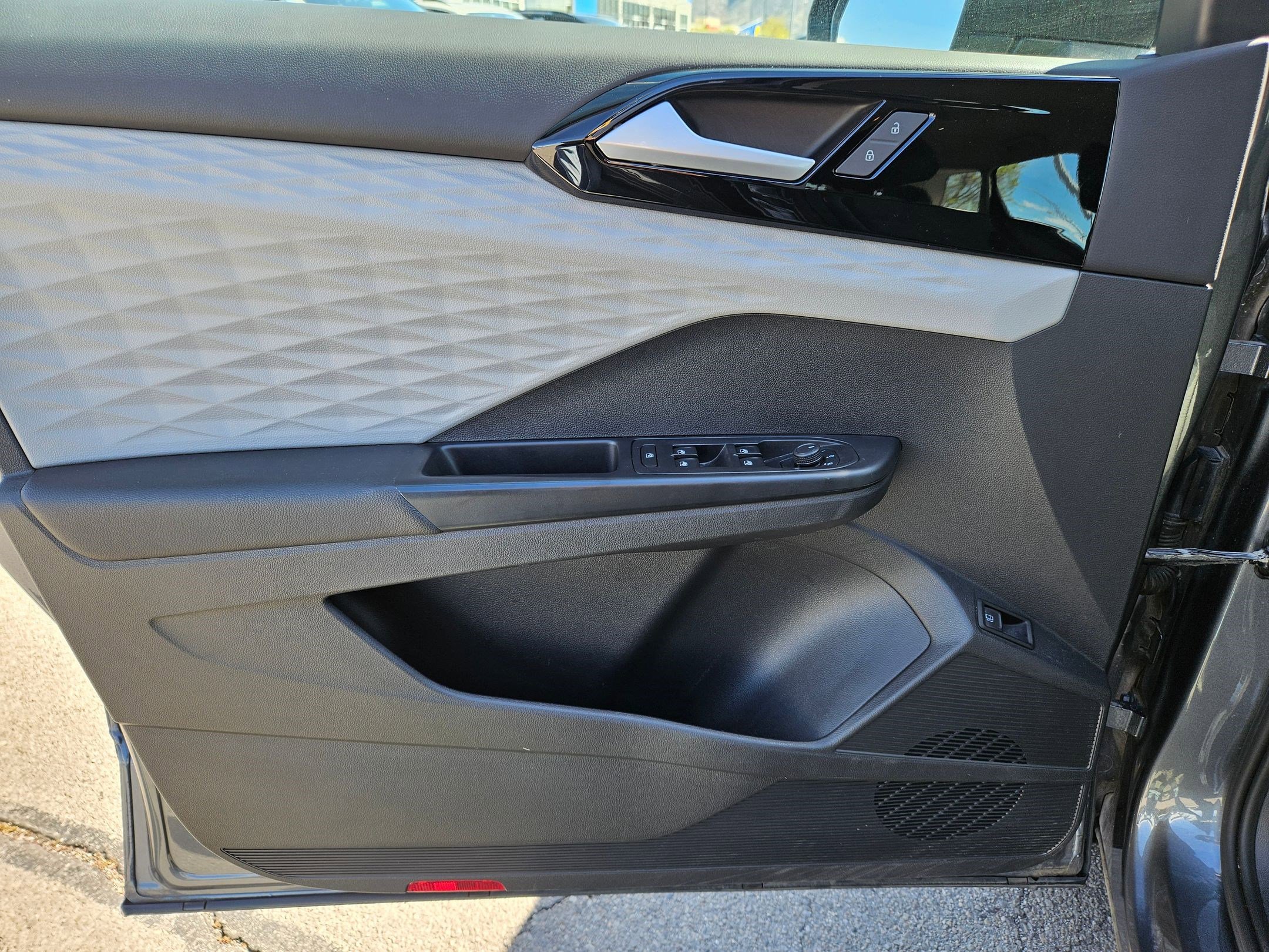 Used 2022 Volkswagen Taos S image 15