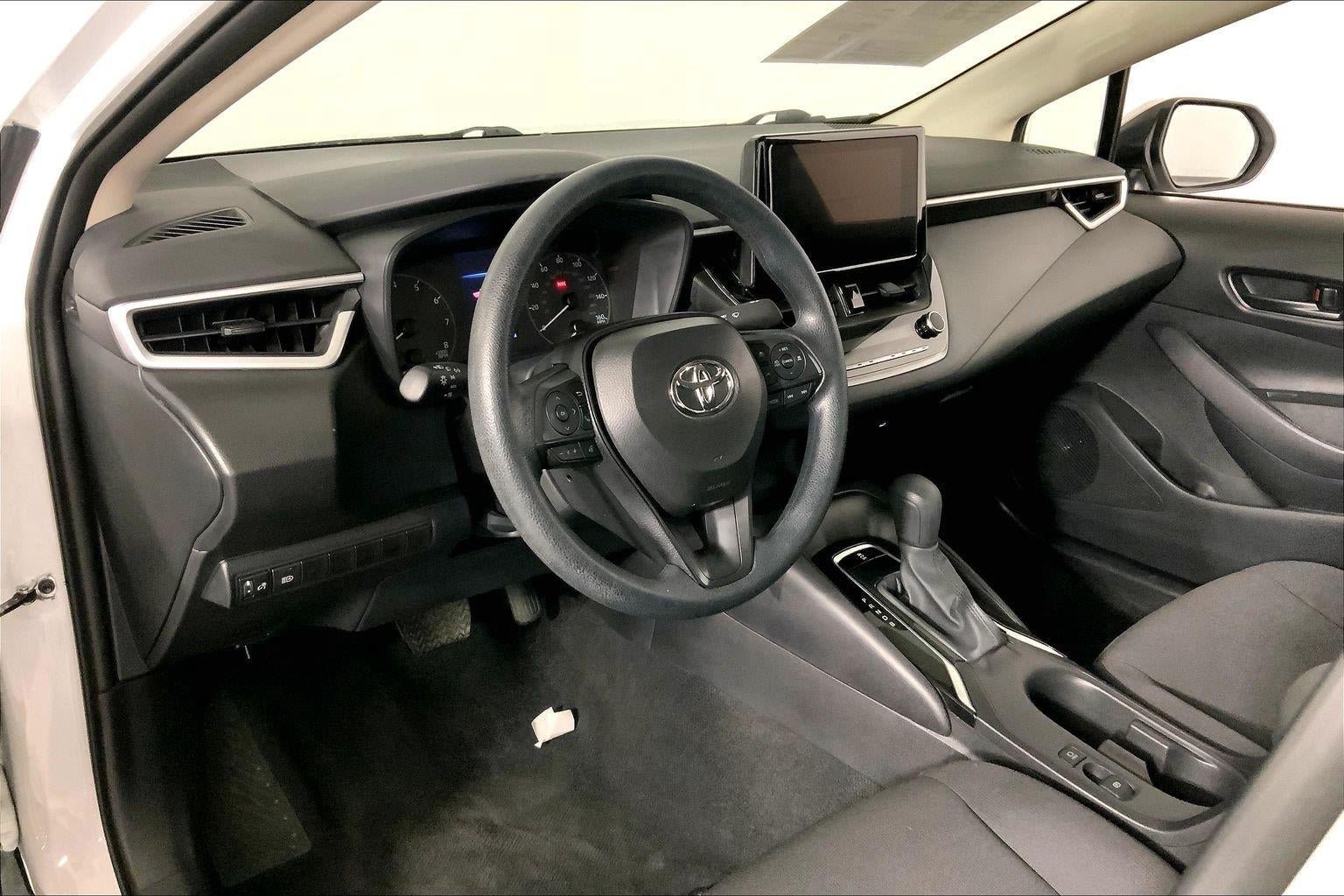 Used 2025 Toyota Corolla LE FWD image 14