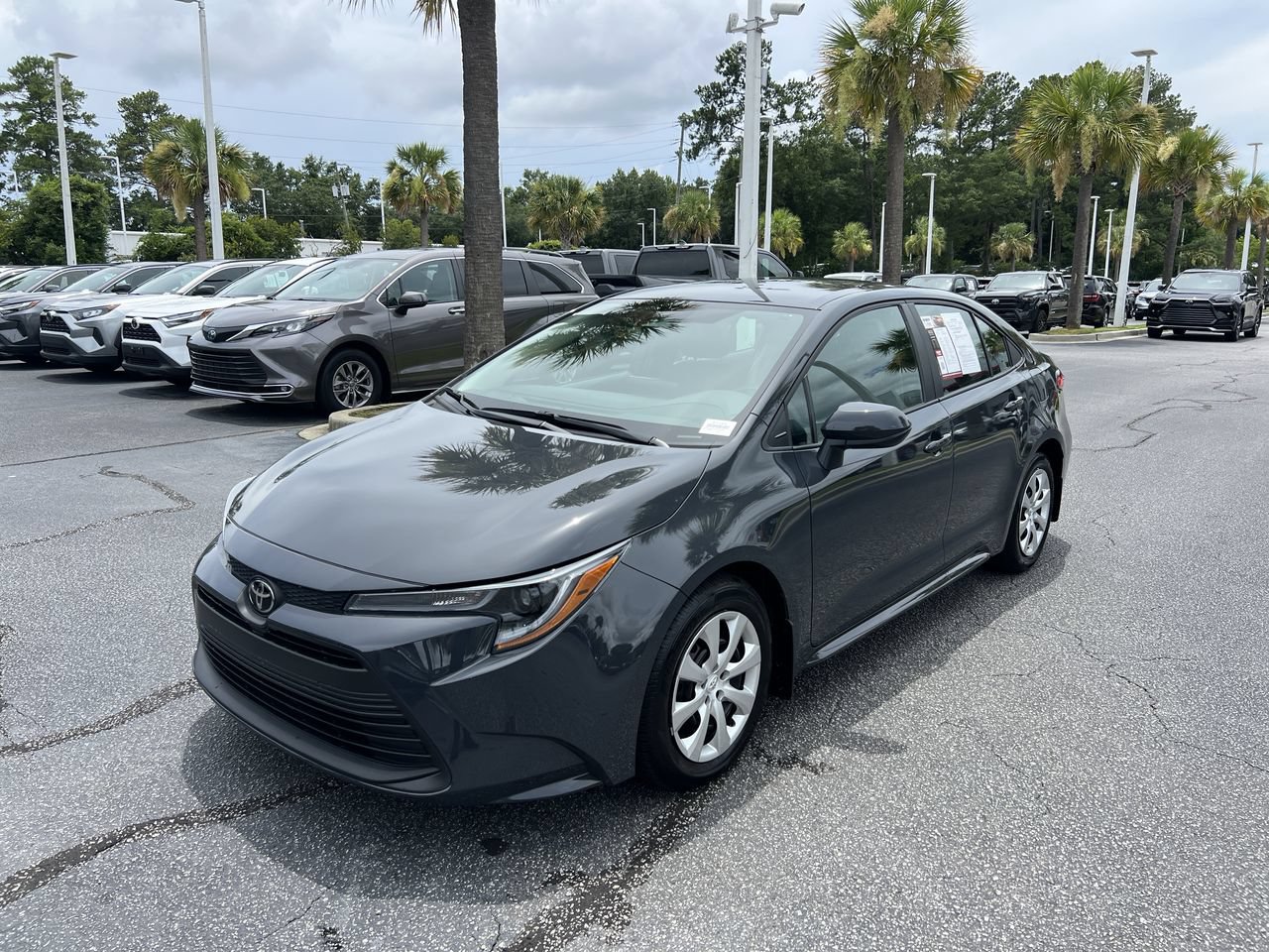 Used 2025 Toyota Corolla LE FWD image 5