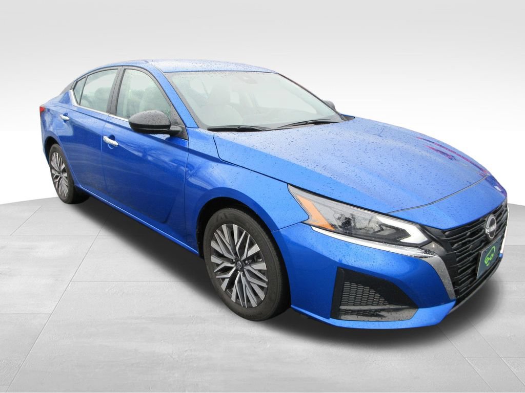 Used 2025 Nissan Altima 2.5 SV FWD image 7