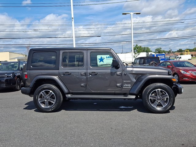 Used 2023 Jeep Wrangler Unlimited Sahara w/ Cold Weather Group AWD/4WD image 7