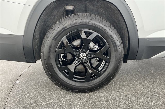 Used 2025 Volkswagen Atlas Peak Edition SE image 50