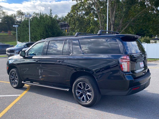 Used 2023 Chevrolet Suburban Z71 w/ Luxury Package AWD/4WD image 3