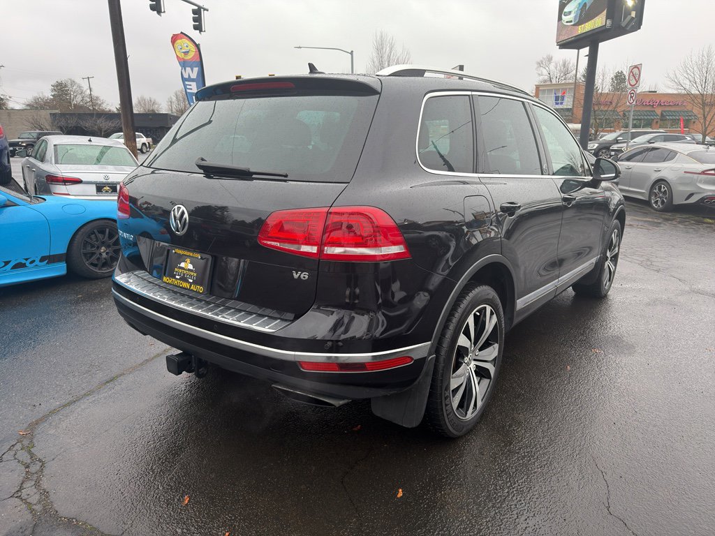 Used 2017 Volkswagen Touareg Wolfsburg Edition image 7