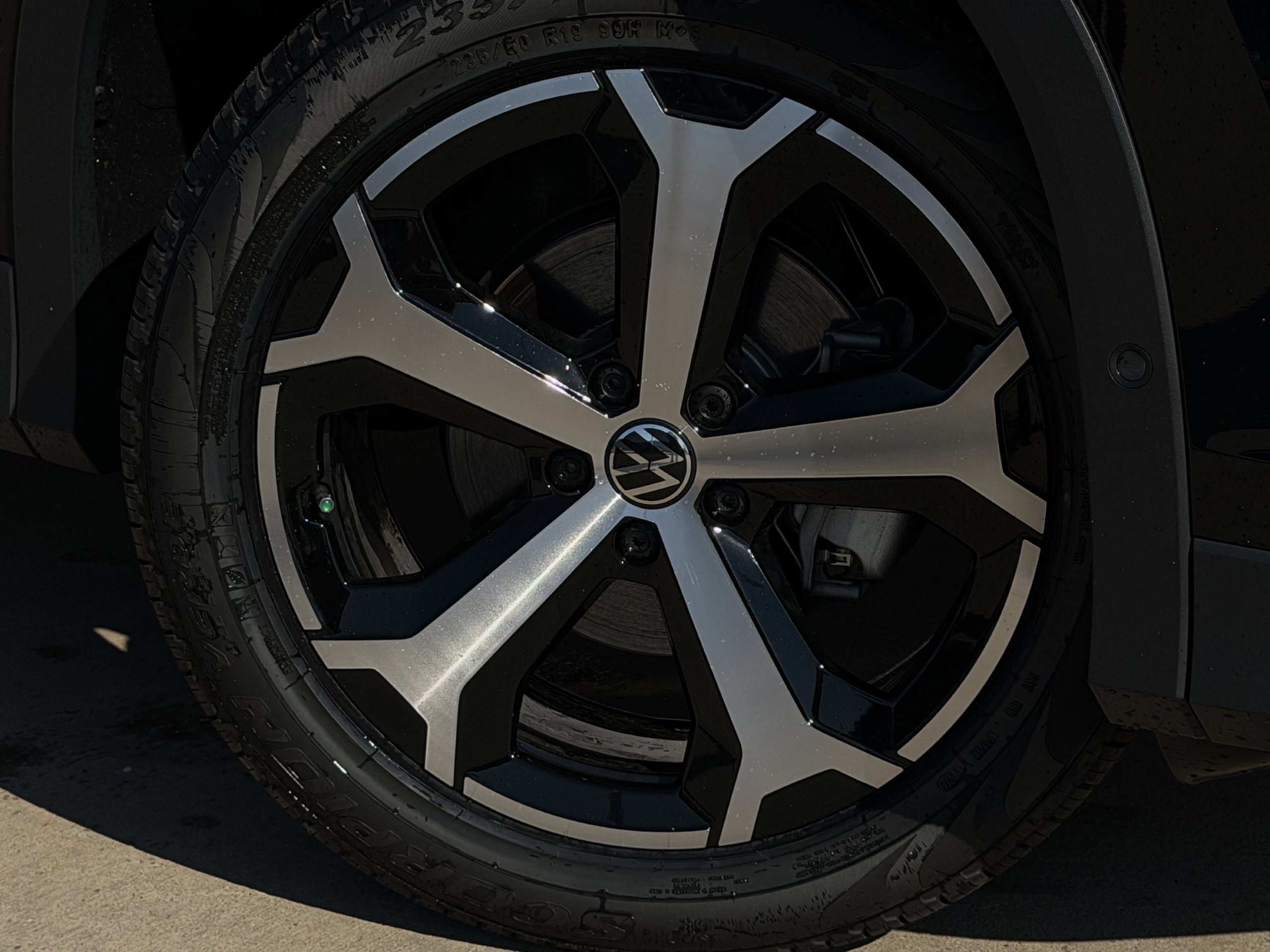 New 2026 Volkswagen Tiguan SE FWD image 11