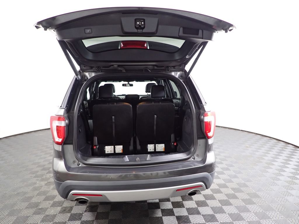 Used 2017 Ford Explorer XLT w/ Equipment Group 202A image 17