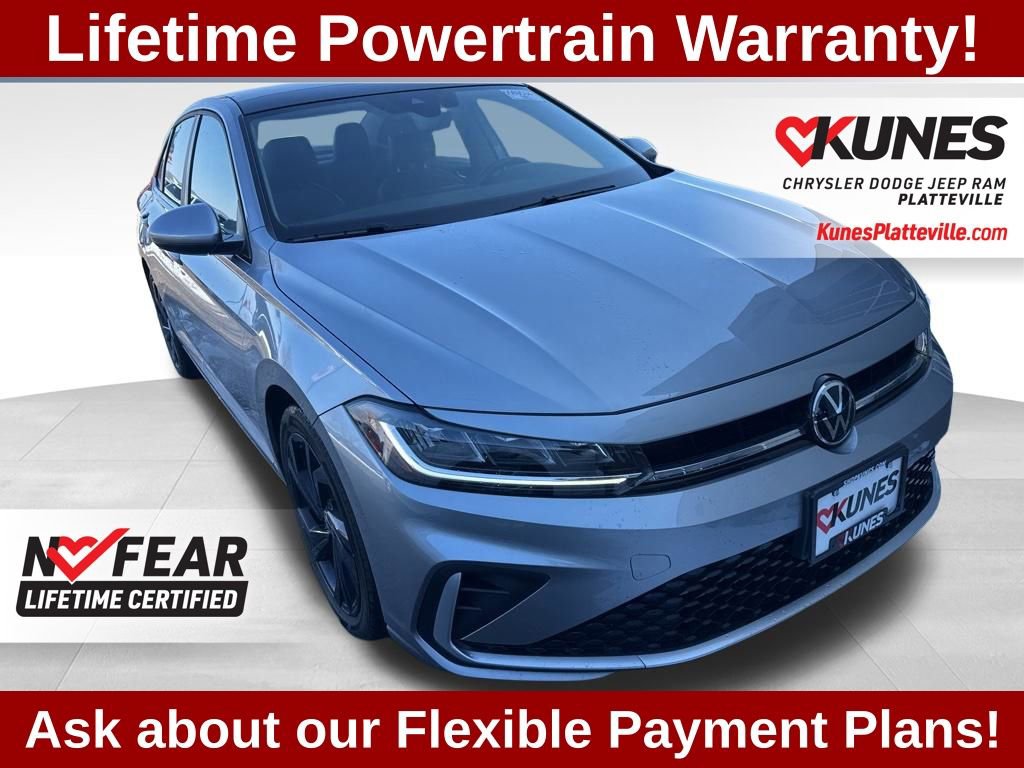 Used 2025 Volkswagen Jetta SE w/ Sunroof Package image 1