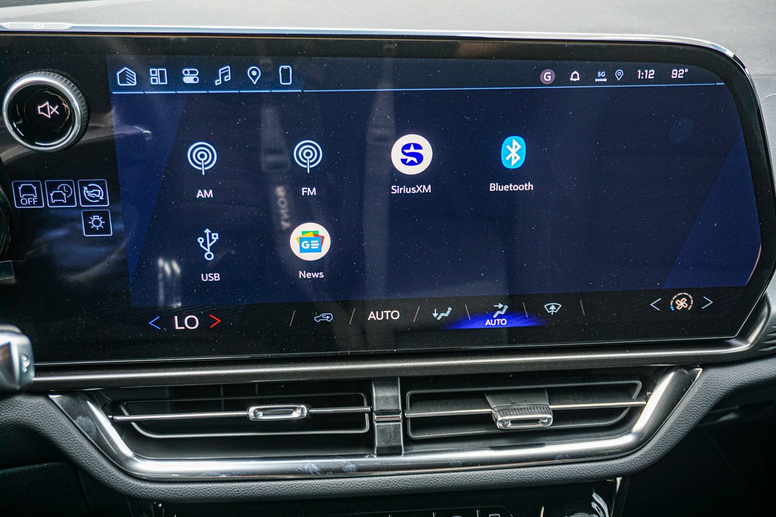 New 2026 Chevrolet Equinox EV LT FWD image 32